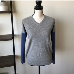 LEAVING 🔜Theory 100% cashmere sweater🌟🌟